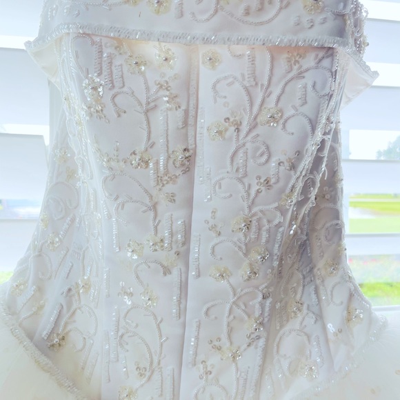 Princess style Wedding Dress - Picture 4 of 5